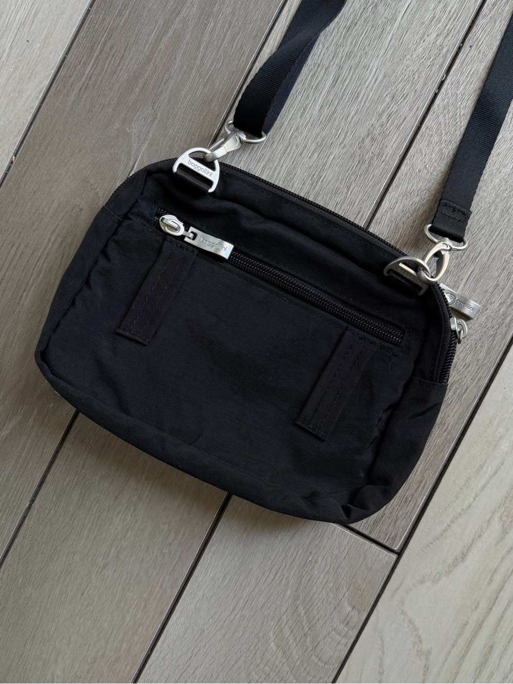 Baggallini black Triple Zip Bagg convertible crossbody bag. - Picture 6 of 7